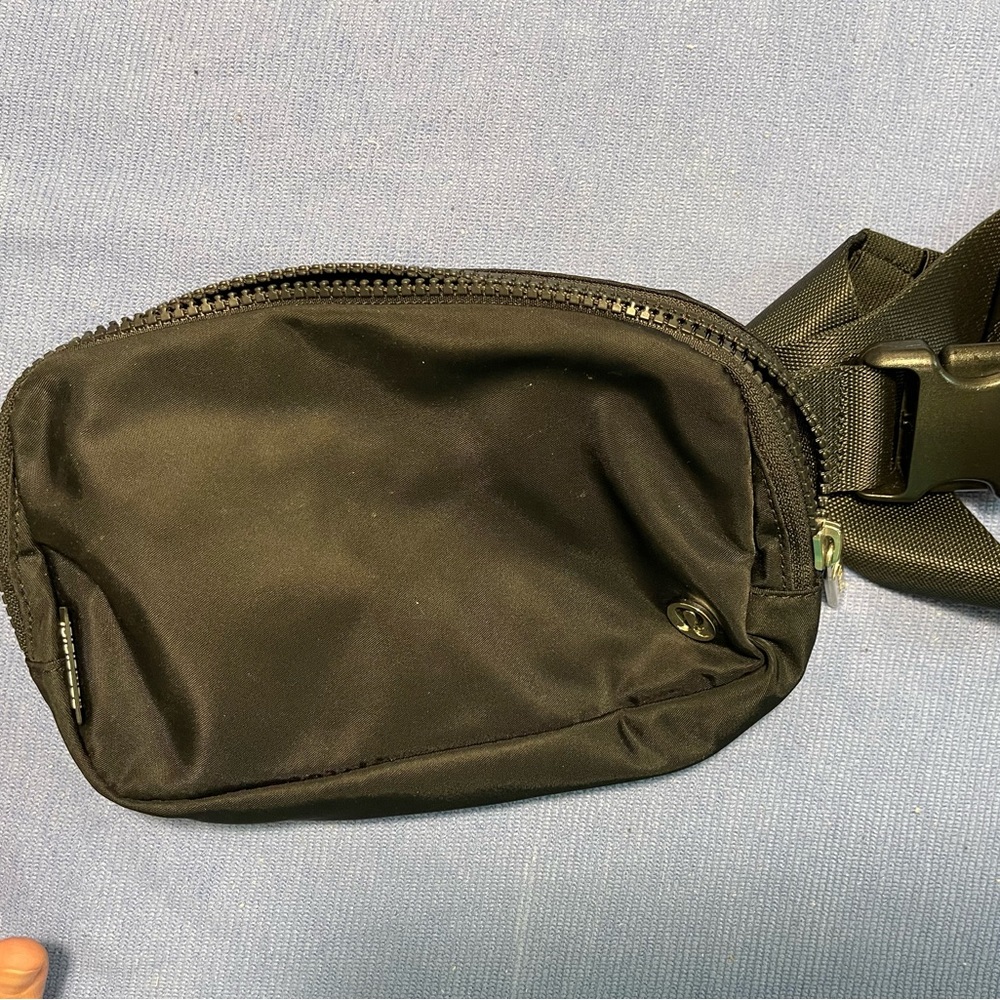 Lululemon Everywhere Belt Bag